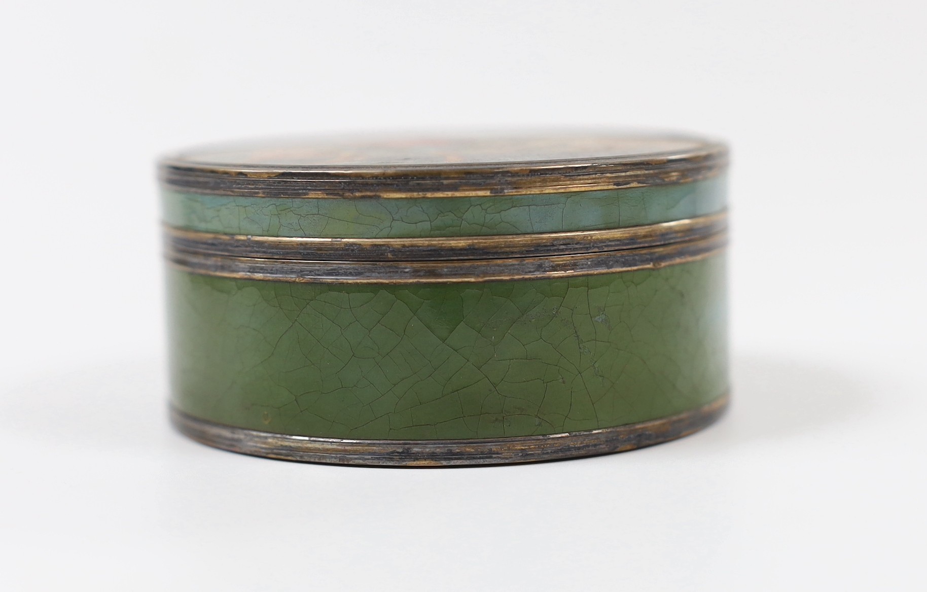 An 18th century Vernis Martin cylindrical box and cover, 8cm